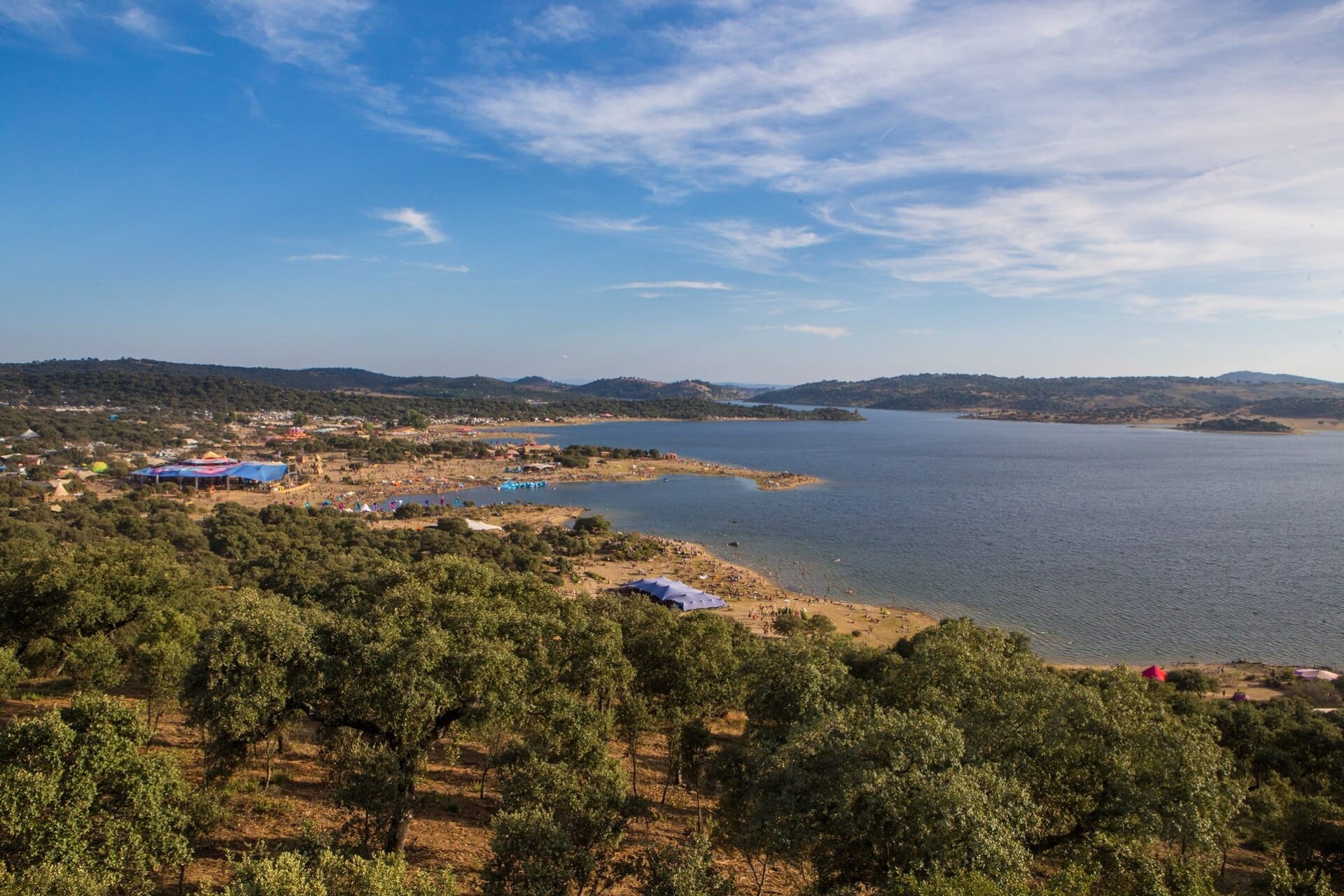 Панорама озера и лагеря Boom Festival 2018 с холма