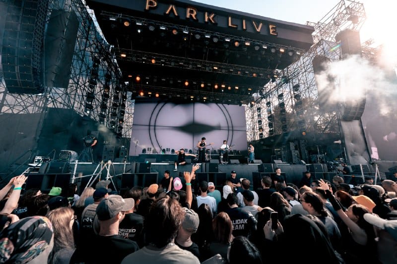 Главная сцена Park Live Almaty 2026 на Первомайских прудах. Фото: телеграм-канал Park Live Almaty
