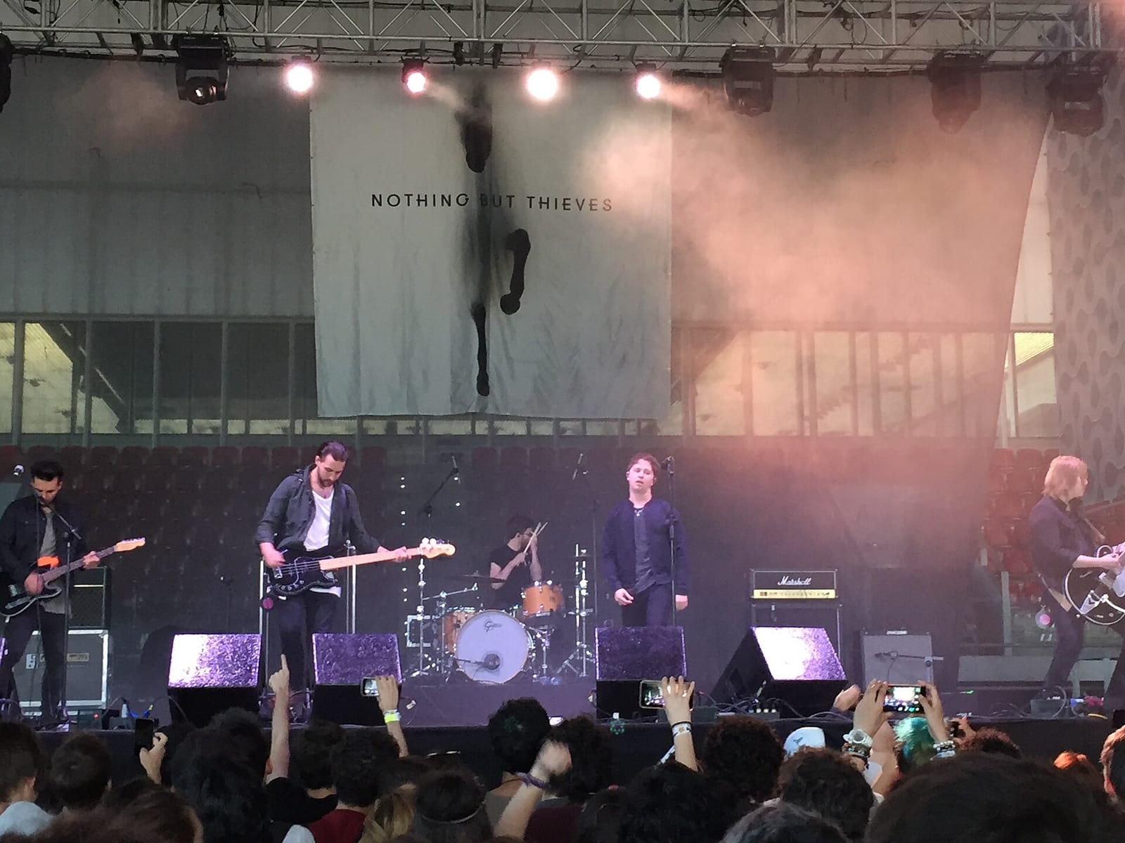 Nothing But Thieves на сцене Mad Cool