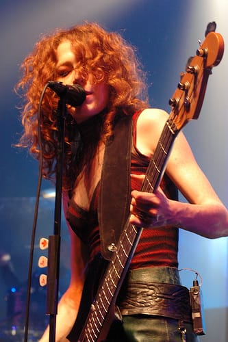 Melissa Auf der Maur выпустит первый альбом за 16 лет из демозаписей 90-х
