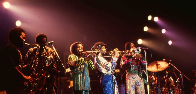 Барабанщик Earth, Wind & Fire Джон Пэрис введён в искусственную кому