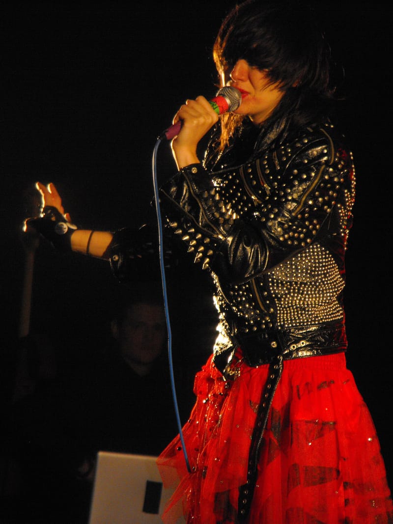 Karen O пропустила фестиваль Daisy Chain Fields из-за семейных обстоятельств