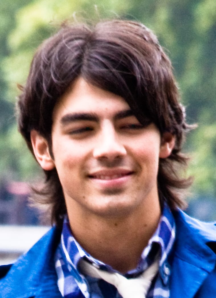 Joe Jonas рассказал, как упал между двумя лодками на отдыхе в Италии