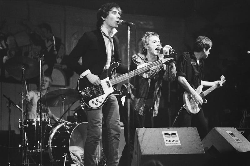 Фронтмен Sex Pistols выгнал зрителя, пробравшегося в женский мошпит на концерте в Денвере