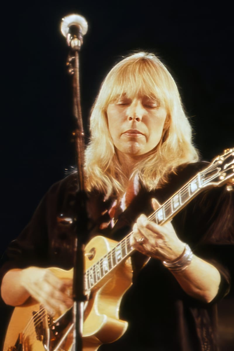 Joni Mitchell в 82 года получила американское гражданство