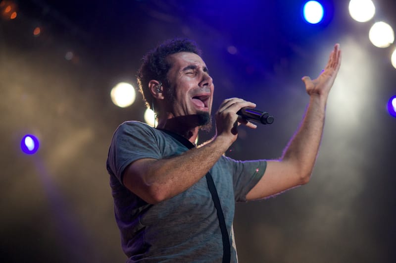 Serj Tankian и Tom Morello исполнили «Like a Stone» Audioslave в память о Chris Cornell